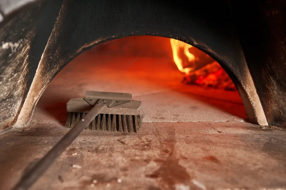 cleaning pizza oven