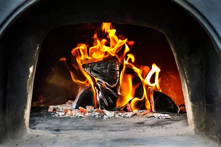 lighting pizza oven