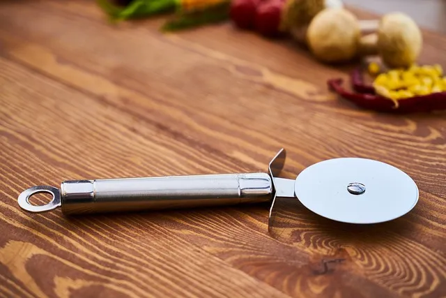 pizza cutter